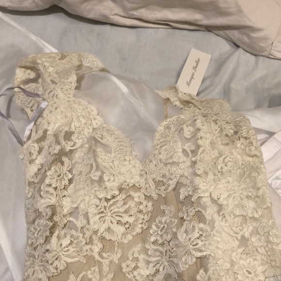 Monique Lhuillier backless wedding dress - Picture 3 of 7